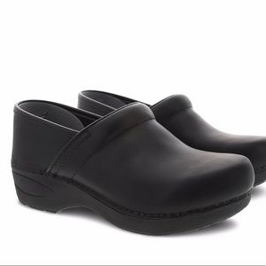 Dansko | XP 2.0 Black Waterproof Pull Up Clog - Like New